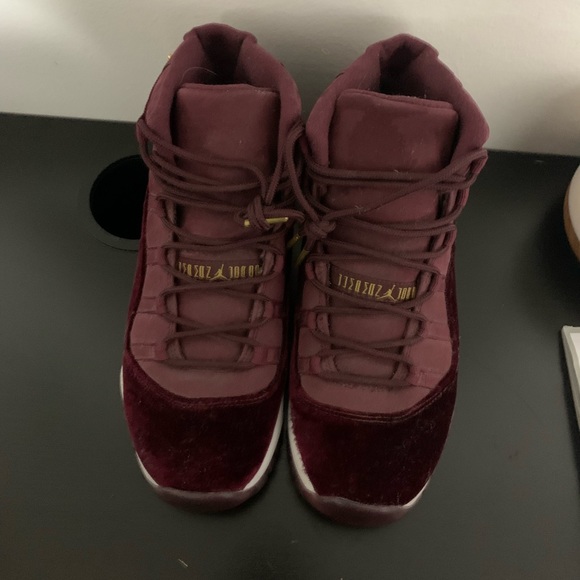 Maroon jordan 11s - Picture 1 of 9